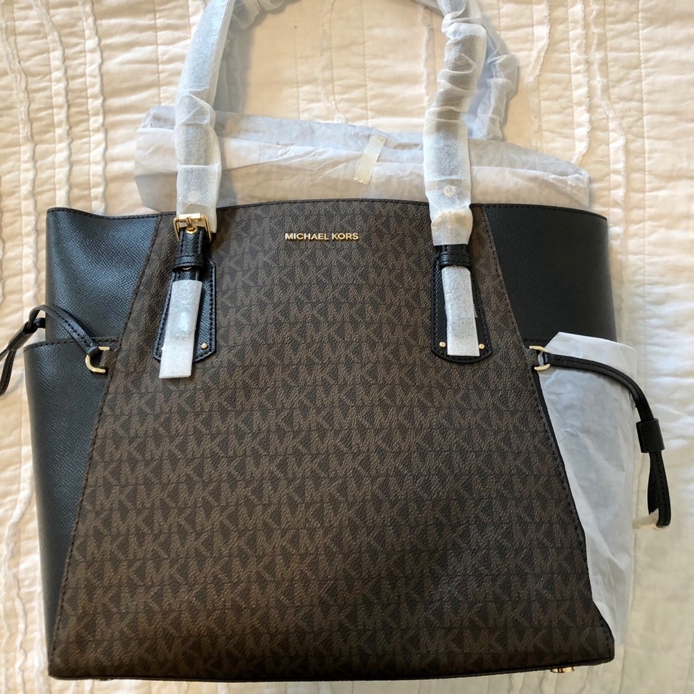 NWT Michael Kors Voyager tote